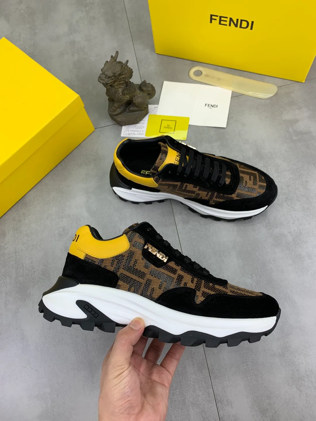 ​Men's shoes 💰P440 💰【New】Little monster 🆘 New FENDI 🕶️🕶️Simple routing effect, showing an elegant and cool driving shoe 🎬Using imported calfskin + first-layer pigskin lining🐂Excellent material🎬Detailed workmanship 🤗Comfortable foot feel➰➰. ​Pair it with any outfit to show your taste and temperament, low-key luxury ♻️Design ​simple and elegant ​noble and fashionable 🍃​Very loved and favored by trendy men 💓❤️Size: 38-44 (45 customized) 3️⃣ colors available
